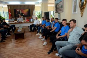 Karacabey Belediyespor'dan gövde gösterisi
