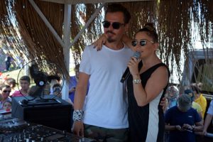 Aliağa'da Merve Özbey ve Erdem Kınay rüzgarı
