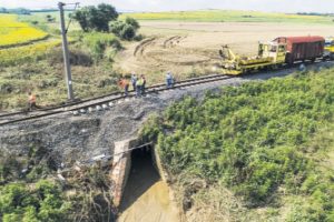 Tren faciasında çöken menfez tam bir asırlıkmış!