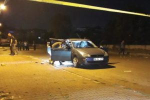 Park halindeki araçtaki tartışma silahlı kavgaya dönüştü