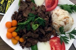 En lezzetli bayram kavurması kendi yağında yapılanı