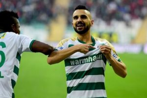 Aziz Behich imzayı attı!