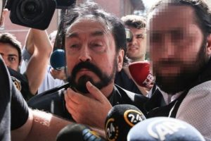 Çok önemli eser Adnan Oktar'ın evinden çıktı!