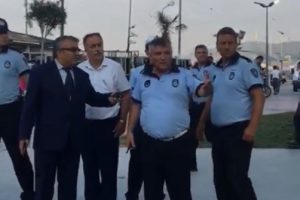 Bursa'da zabıtaya bıçak çeken seyyar satıcılara operasyon