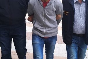 Antalya'da aranan 2 şahıs yakalandı