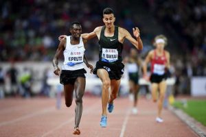 Kenyalı atletten çıplak ayak zafer