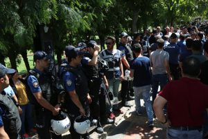 Polis ile HDP'li vekilin 'Seni tanımıyorum' tartışması