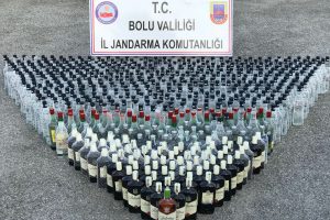 Durdurulan 2 araçtan bin litre kaçak içki çıktı