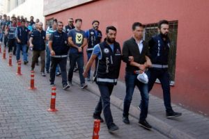 FETÖ şüphelisi 12 asker adliyeyede