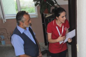 Bursa'da kapı kapı gezip halkın derdine derman oluyorlar