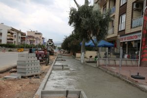 Bursa Gürsu caddelerine makyaj