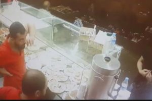 Şakalaşırken arkadaşını yaktı!