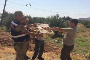 Saka kuşu yakalayan Suriyelilere suçüstü