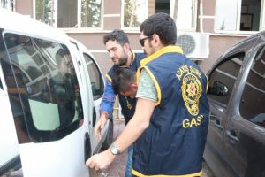 Kadınları döverek gasp eden şahıs yakalandı