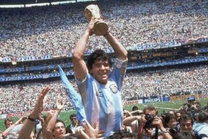 Maradona'nın hayatı dizi oluyor