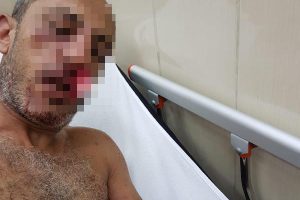 Borcunu ödeyemeyince dövülüp, bıçaklandı