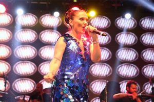 Demet Akalın'dan ayrılığın ardından ilk konser