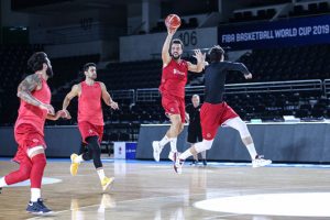 Dev Adamlar galibiyet arıyor