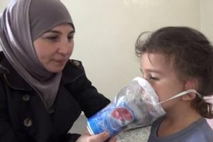 İdlibli anneden el yapımı gaz maskesi