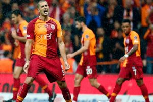 Aslan liderliği geri aldı