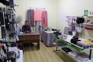 Sokak hayvanları için dükkan açtılar
