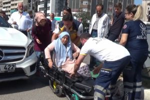 Bursa'da karşıdan karşıya geçmek isterken otomobil çarptı
