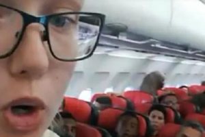 Uçakta eylem yapan İsveçli kadın hakkında dava açılacak