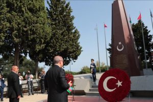 Cumhurbaşkanı Erdoğan'dan Azerbaycan'da şehitlik ziyareti