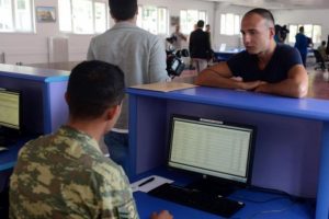 Bedelli askerler, kışlalarına teslim olmaya başladı