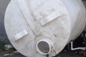 5 tonluk su tankının içine girdi bir daha çıkamadı!