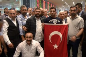 11 aydır ABD'de tutukluydu... Böyle karşılandı