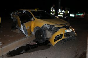 Ticari taksi ile otomobil çarpıştı: 5 yaralı