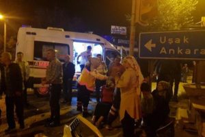 Kula'da zincirleme kaza: 8 kişi yaralı