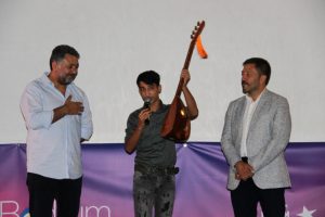 Müslüm Gürses'in ilk sazı ona hediye edildi