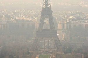 Paris'te 'bomba yüklü araç' alarmı!