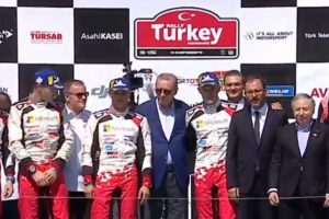 Şampiyon rallicilere ödüllerini Erdoğan verdi
