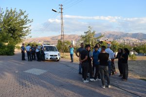 Pompalı tüfekle eve saldırdılar