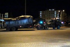 Suriye sınırına askeri sevkiyat sürüyor