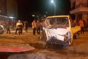 Kamyonet ile otomobil çarpıştı: 5 yaralı