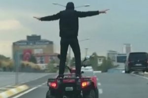 ATV üzerinde tehlikeli şov!