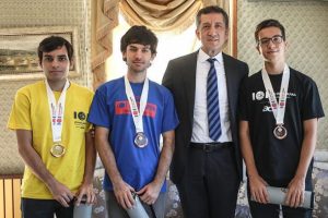 Bakan Selçuk bilgisayar olimpiyat şampiyonlarıyla buluştu