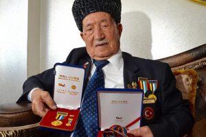 68 yıldır şeref madalyalarını gururla taşıyor