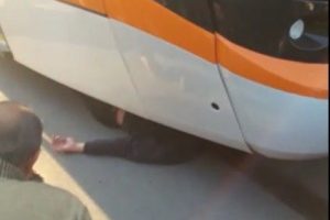 Tramvay yayaya çarptı, 1 yaralı