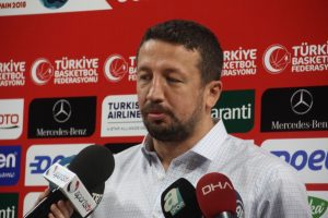 Türkoğlu'ndan kadın millilere övgü