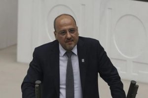 Ahmet Şık'a açılan davaya durdurma kararı