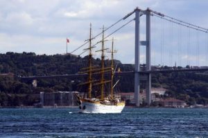 O gemi tekrar İstanbul Boğazı'ndan geçti