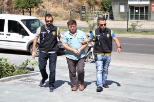 Aranan şüpheli yakayı ele verdi!