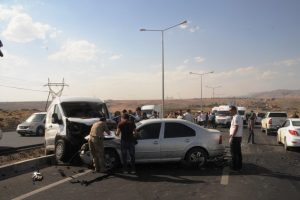 Zincirleme trafik kazası: 1 ölü, 8 yaralı