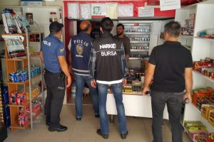 Bursa polisinden okul çevrelerindeki kıraathane ve kafelere sıkı denetim!