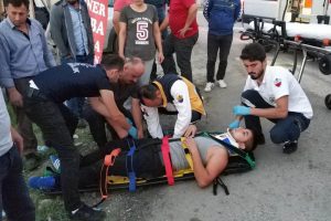 Motosiklet kamyonete çarptı: 1 yaralı